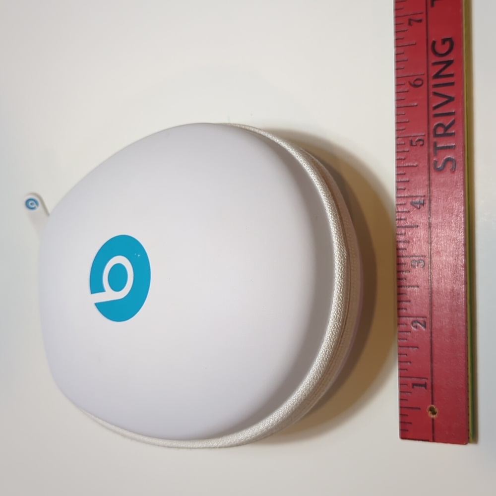 Beats by Dr Dre hard shell zip case for headphones - Picture 11 of 11